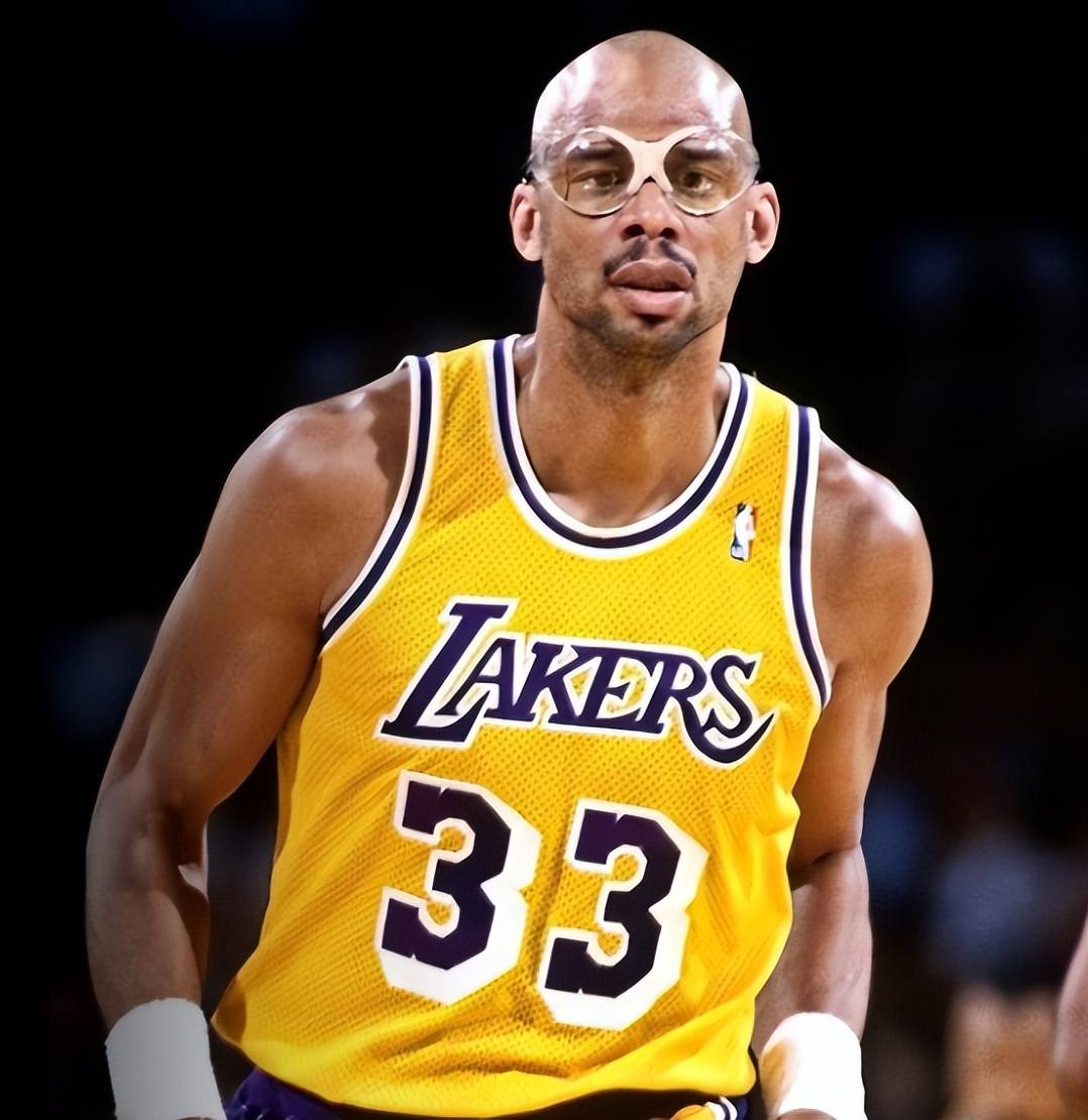 国脚恢复训练，伤病情况明显好转（国脚重返训练场，伤情显著改善）