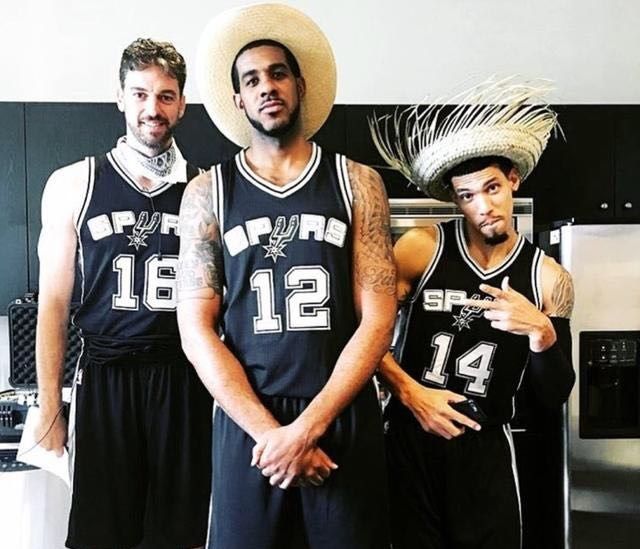 莱万传记：巴萨曾要求停止进球，不然需付给拜仁250万奖金（莱万传记披露：为避免向拜仁支付250万欧奖金，巴萨曾要求他别再进球）