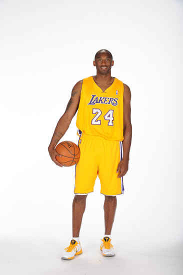 斯图加特3-2逆转奥格斯堡，昂达夫双响，米特尔施泰特点射（昂达夫梅开二度，米特尔施泰特点球建功，斯图加特3-2翻盘奥格斯堡）