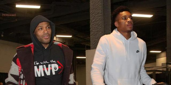 里昂15岁潜力中锋泽科维奇：崇拜哈兰德和DV9的左脚射手（里昂15岁中锋新星泽科维奇：以哈兰德与DV9为偶像的左脚射手）