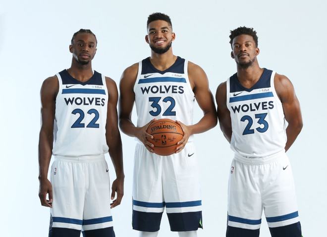 约基奇单节7中7怒砍19分，掘金单节轰下40分（约基奇单节7投全中砍下19分，掘金一节轰出40分）