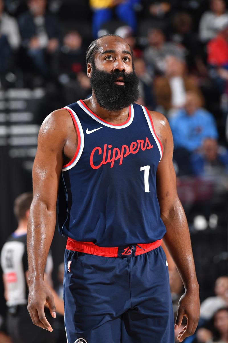 莱切vs比萨：卡马尔达、索蒂尔首发，阿金桑米罗、埃贝彻尔出战（莱切对阵比萨：卡马尔达、索蒂尔先发，阿金桑米罗与埃贝彻尔登场）