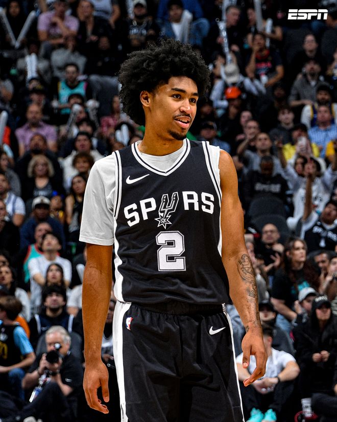 众名宿挺梅努：自家天才不受待见，要在别队曼联又会天价求购（多位名宿力挺梅努：曼联自家天才遭冷落，若在他队红魔必砸天价求购）