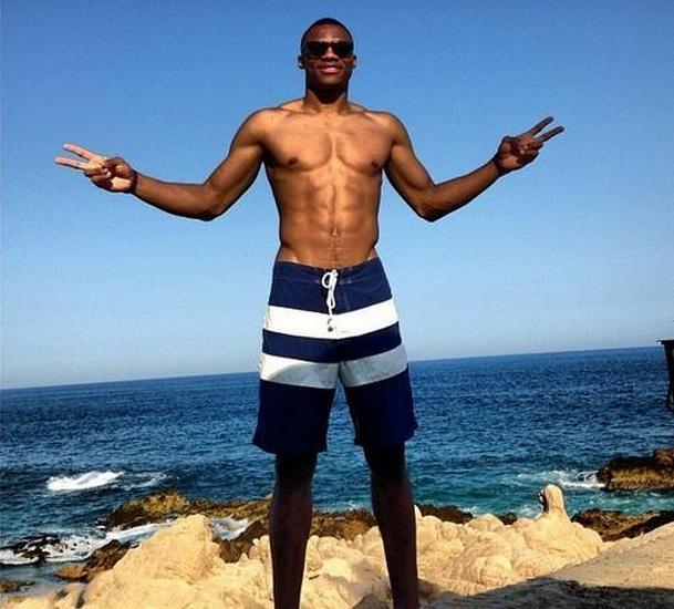 那不勒斯门将罚出时速130公里点球，已成足坛最快点射之一（那不勒斯门将主罚点球时速达130公里，跻身足坛最快点射行列）