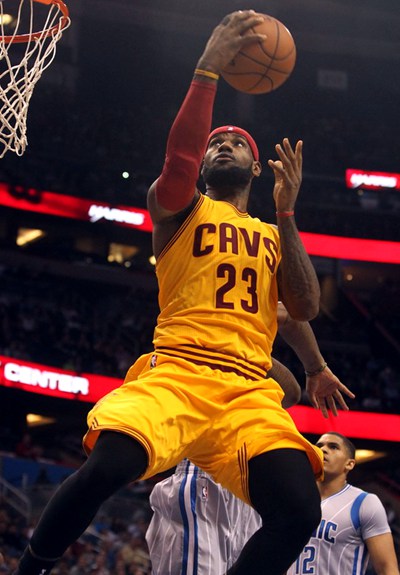 篮球勇士球星连续三场贡献双双（勇士球星连续三战砍下双双）