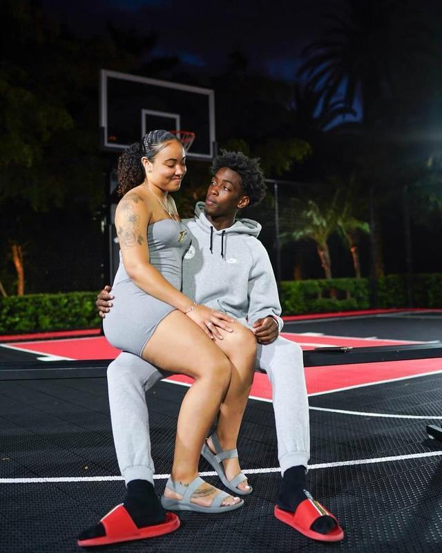 狼队14轮仅积2分排名英超垫底，上赛季曾双杀曼联（从双杀曼联到英超垫底：狼队14轮仅得2分）