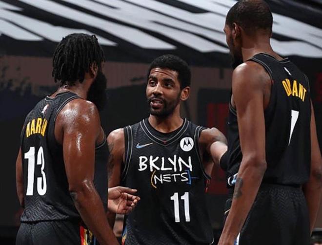 博主：客战广岛三箭申花远征军约300人，而且带着鼓（博主：申花客场挑战广岛三箭，约300名远征军随队携鼓助威）